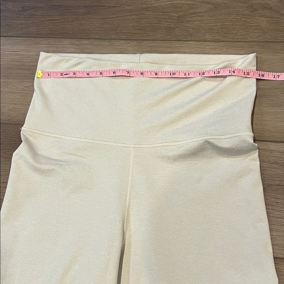 Vuori Light Cream Lounge Pants Buttery Soft Size Medium Wide Leg - Picture 6 of 11